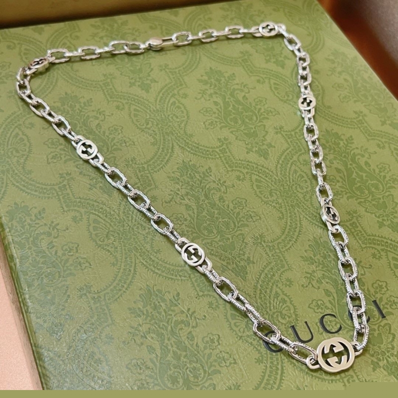 G*u*i necklaces